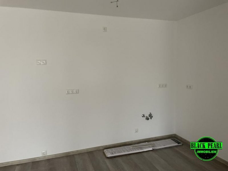 Oberschneiding Heute an morgen denken! Nur 8km vom zukünftigen BMW Standort! Sonnige 4 Zimmer Neubauwohnung steht zum Einzug bereit! Wohnung