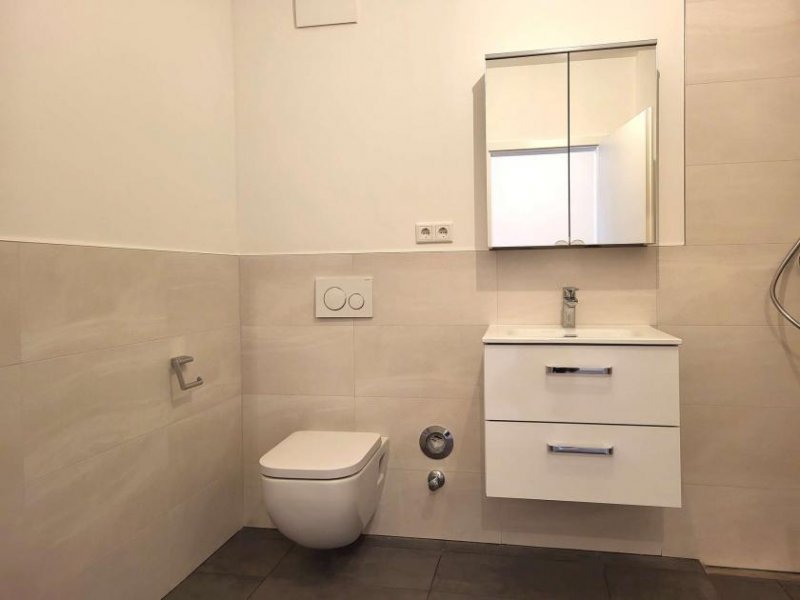 Hof Baujahr 2026 – 2 Zi.-Eigentumswohnung mit Aufzug und Balkon Wohnung kaufen