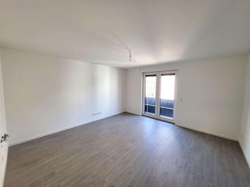 Hof Baujahr 2026 – 2 Zi.-Eigentumswohnung mit Aufzug und Balkon Wohnung kaufen