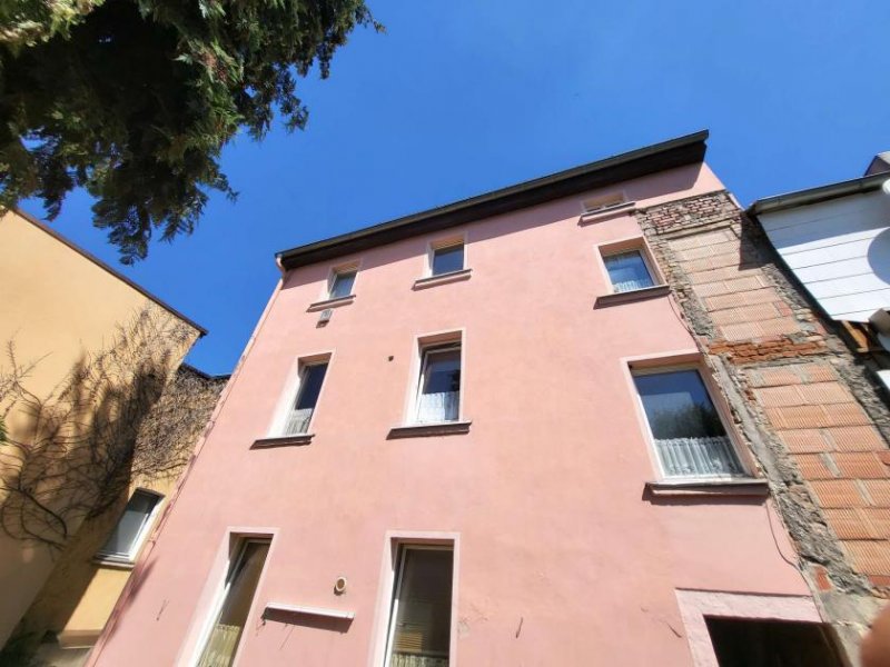 Hof H-1134 - Preiswertes Stadthaus mit 3 kleinen Wohnungen in Hof Gewerbe kaufen