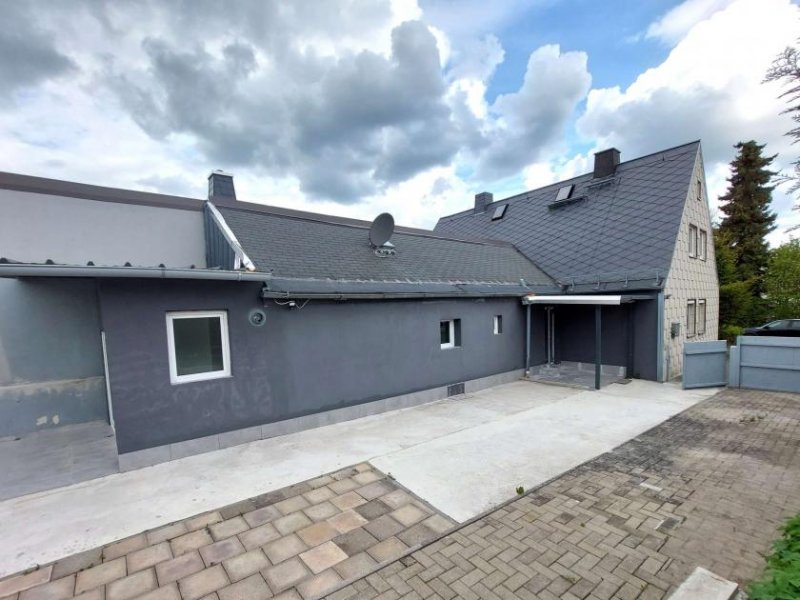 Hof Renovierte + sofort bezugsfreie Doppelhaushälfte in Hof Haus kaufen