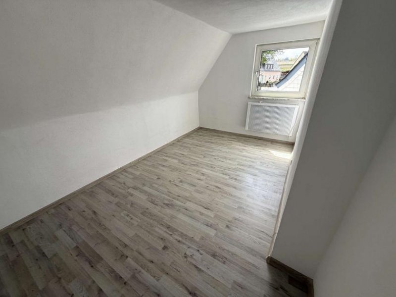 Hof Renovierte + sofort bezugsfreie Doppelhaushälfte in Hof Haus kaufen