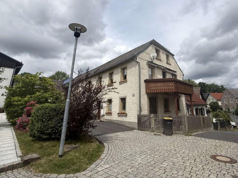 Selb Selb: Großzügige Eigentumswohnung mit Scheune Wohnung kaufen