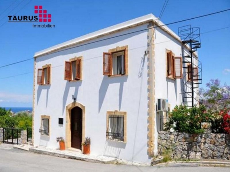 Alsancak Hervorragend renovierte Charaktervilla mit privatem Pool Haus kaufen