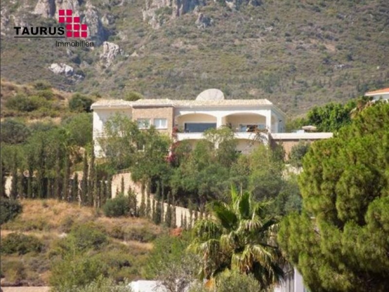 Edremit Spektakuläre Villa mit 4 Schlafzimmern und Infinity-Pool Haus kaufen