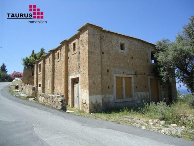 Karsiyaka Großartiges, teilweise renoviertes Carob-Lagerhaus mit exklusivem Panorama Haus kaufen