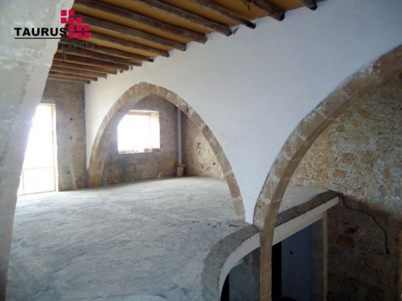 Karsiyaka Großartiges, teilweise renoviertes Carob-Lagerhaus mit exklusivem Panorama Haus kaufen