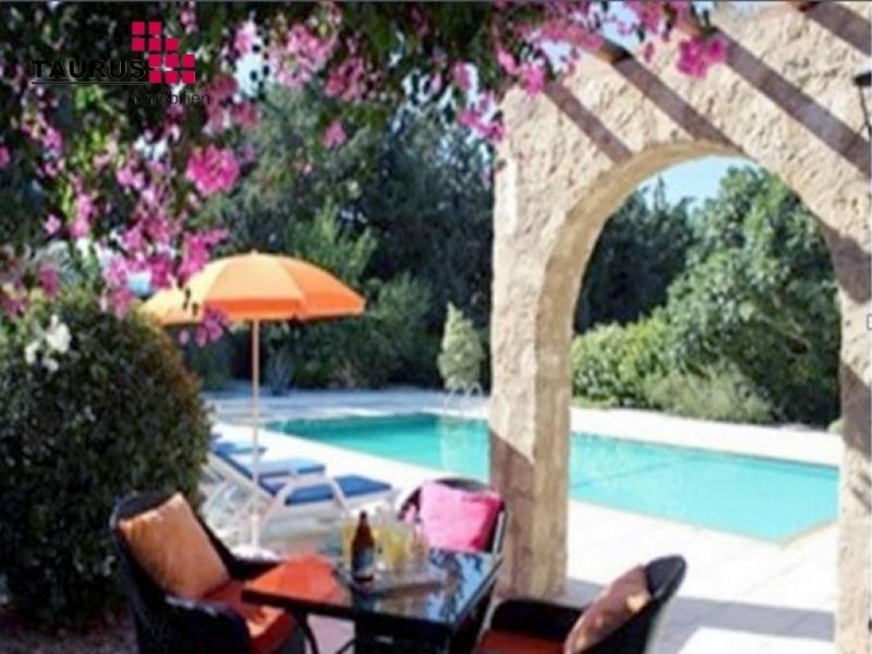 Karsiyaka Traditionelle aus Stein gebaute TOP Villa mit Pool Haus kaufen