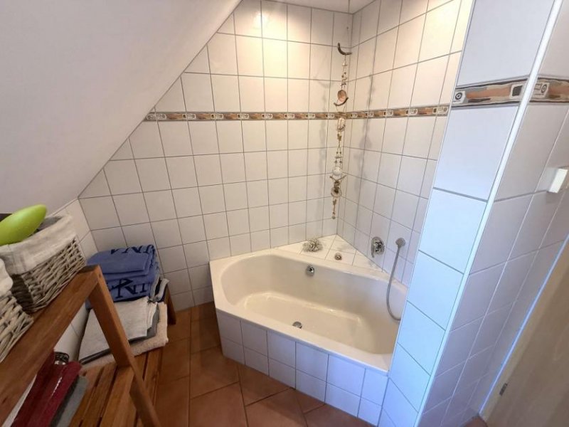 Naila Naila: Großzügige Eigentumswohnung mit Balkon und Garage Wohnung kaufen