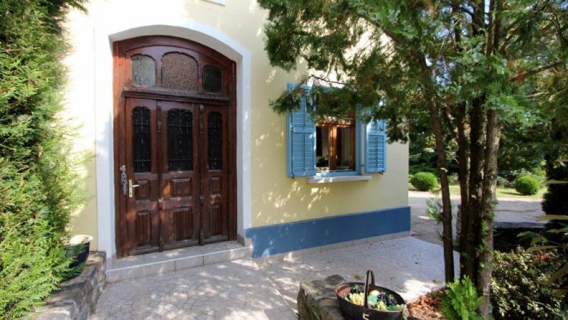 Kissomlyó Für Liebhaber des Besonderen! Großzügiges Landhaus mit zwei Gästehäusern und Kapelle Haus kaufen