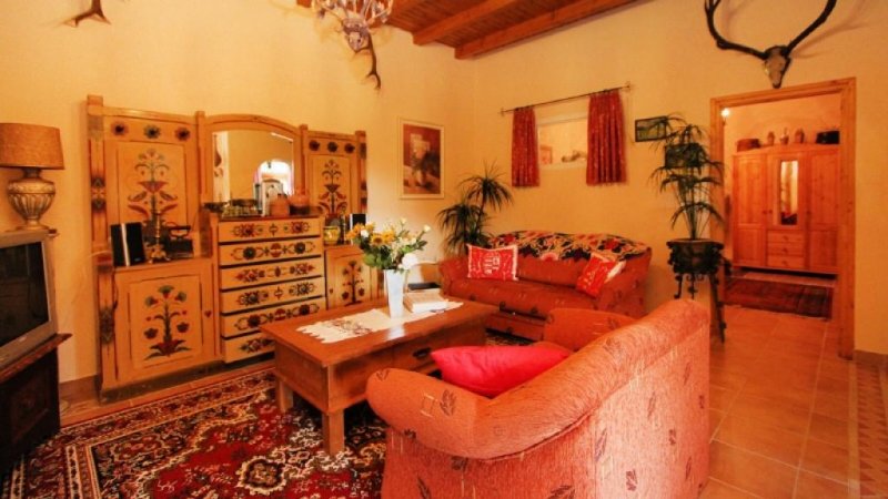 Kissomlyó Für Liebhaber des Besonderen! Großzügiges Landhaus mit zwei Gästehäusern und Kapelle Haus kaufen