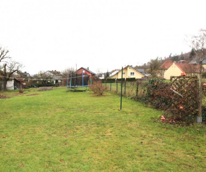 Kronach Großes Wohnhaus für 2 Familien!
Selbst nutzen, oder vermieten - entscheiden Sie selbst! Haus kaufen