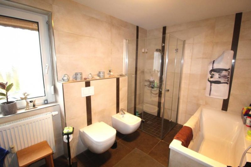 Kronach Kapitalanlage oder Eigennutzung?
Wohnhaus für zwei Familien in ländlicher Umgebung! Haus kaufen