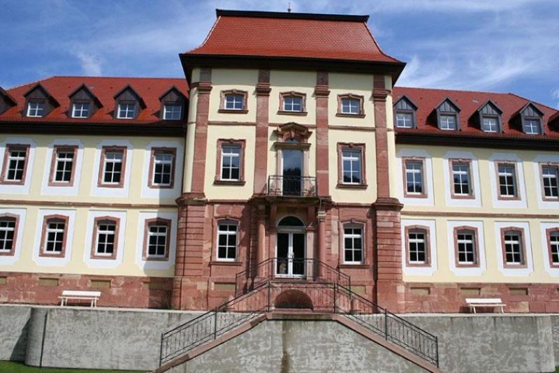 Collenberg Schloß zu verkaufen - Hotel / Wohnanlage / Tagungszentrum / Firmenzentrale Haus kaufen