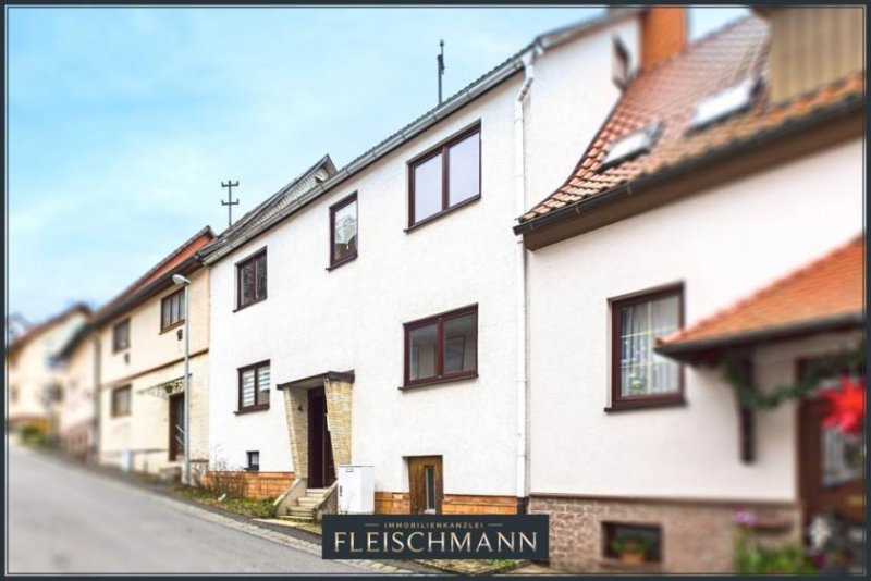 Steinbach-Hallenberg Investitionschance: Reihenmittelhaus in attraktiver Wohnlage Haus kaufen