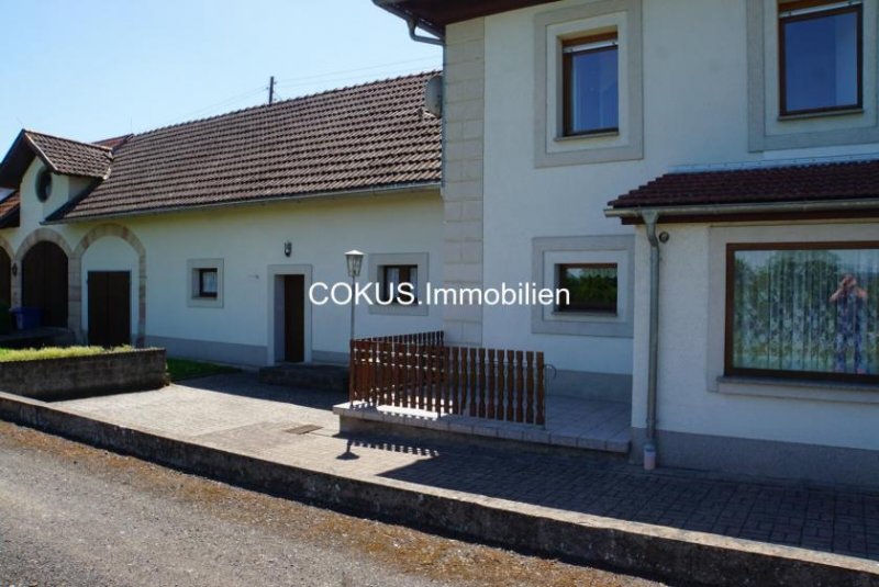 Hümpfershausen Ihr Platz in der Rhön: solides Wohnhaus mit großem Nebengelass, Park-Garten & Weitblick Haus kaufen
