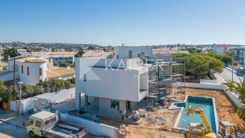 Albufeira Brandneue (derzeit im Bau befindliche) Villa im Herzen von Galé, nur einen kurzen Spaziergang vom bekannten Galé-Strand und