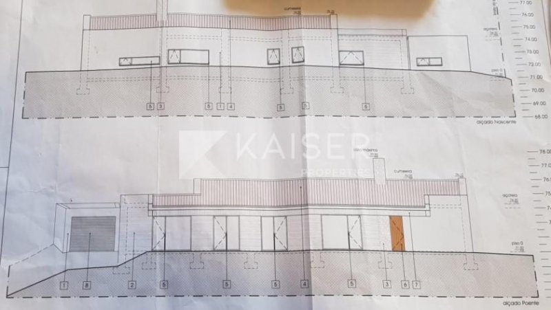Algoz Diese wunderschöne einstöckige Villa mit 3 Schlafzimmern und Garage befindet sich im Bau auf einem 122.840 m² großen in der