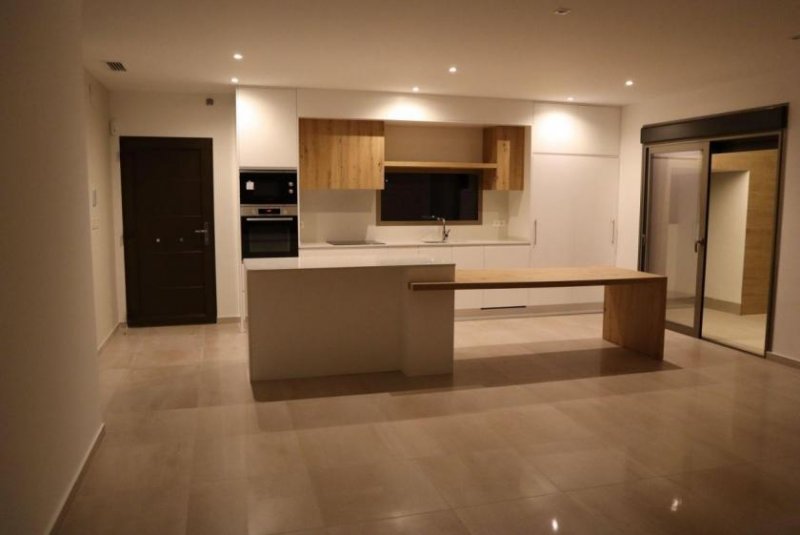 Aspelhorn MODERNE VILLA ZWISCHEN MEER UND BERGEN. . Fantastische Neubauvilla auf einem 400 m² großen Grundstück in Aspe.. Die Villa