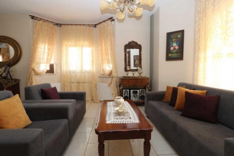 Avgorou Spacious 4 bedroom, 2 bathroom family home on corner plot with Title Deeds for the land in quiet residential area of Avgorou - 