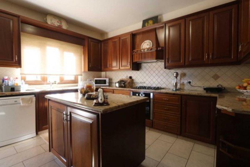 Avgorou Spacious 4 bedroom, 2 bathroom family home on corner plot with Title Deeds for the land in quiet residential area of Avgorou -