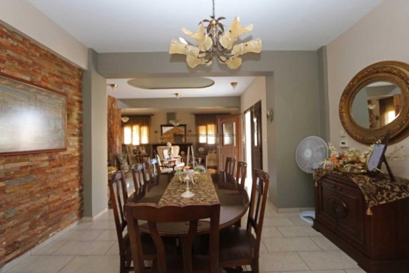 Avgorou Spacious 4 bedroom, 2 bathroom family home on corner plot with Title Deeds for the land in quiet residential area of Avgorou -