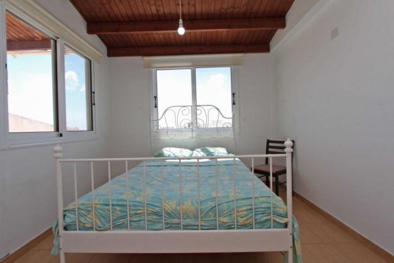 Ayia Napa 3 bedroom penthouse apartment with Title Deeds and communal swimming pool in the heart of Ayia Napa - FMN118. Set on the second