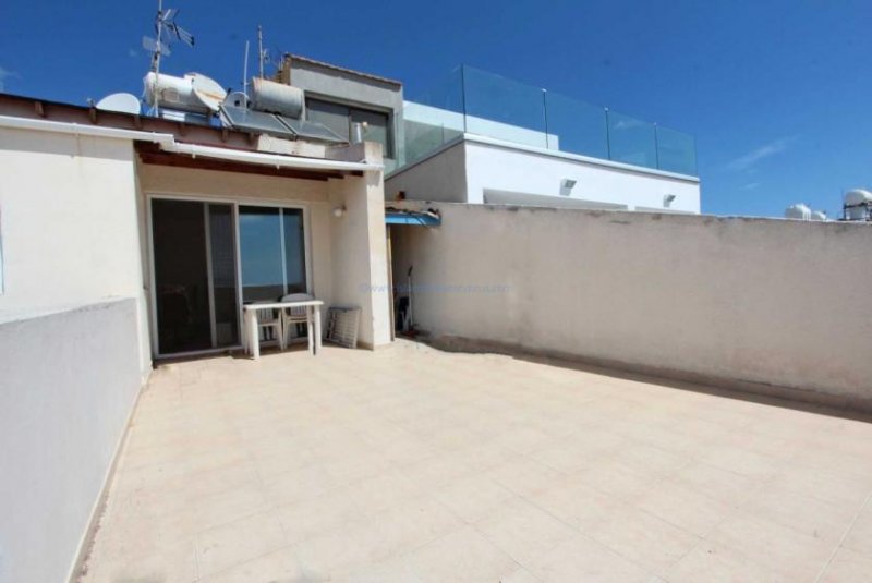 Ayia Napa 3 bedroom penthouse apartment with Title Deeds and communal swimming pool in the heart of Ayia Napa - FMN118. Set on the second
