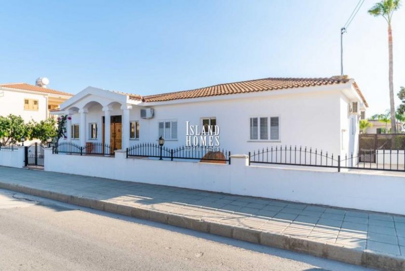 Ayia Napa 4 bedroom, 2 bathroom detached bungalow on 728m2 plot with TITLE DEEDS in Ayia Napa - LDA102Set on a huge plot, in a quiet yet