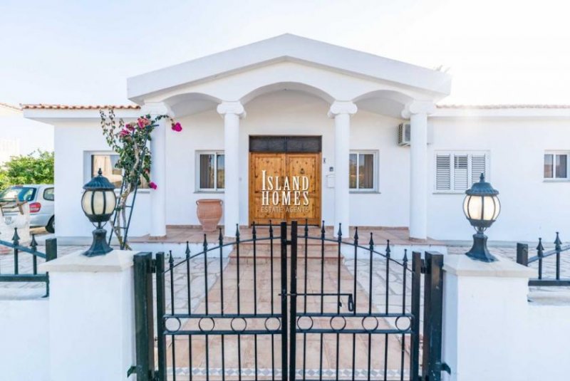 Ayia Napa 4 bedroom, 2 bathroom detached bungalow on 728m2 plot with TITLE DEEDS in Ayia Napa - LDA102Set on a huge plot, in a quiet yet