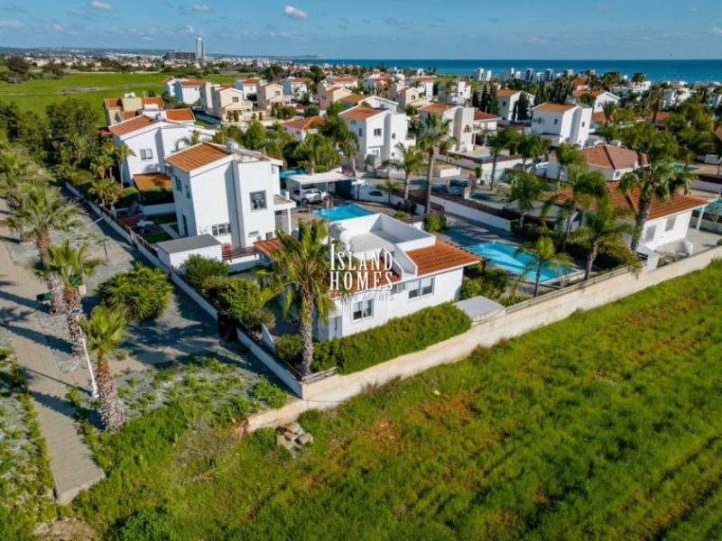 Ayia Thekla 2 bedroom Bungalow with swimming pool and TITLE DEEDS in fantastic coastal location of Ayia Thekla - AIT105ASWith a fantastic in