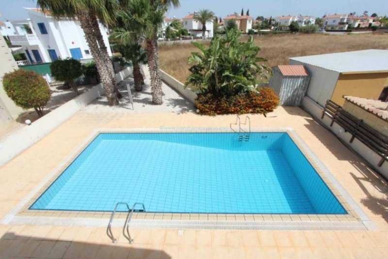 Ayia Thekla 2 bedroom detached villa with TITLE DEEDS and Sea Views and Private Swimming Pool in Ayia Thekla - CAT102Set on a large 370m2 es