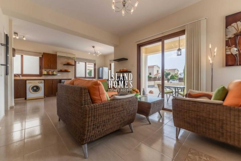 Ayia Thekla 2 bedroom, detached villa, on a 355m2 plot, with TITLE DEEDS and less than 400m to the sea in Ayia Thekla - MRT104This property