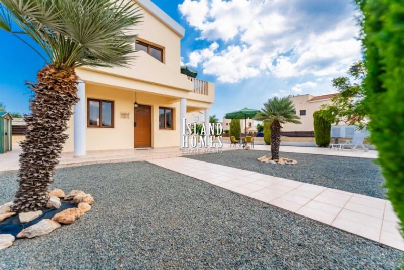 Ayia Thekla 2 bedroom, detached villa, on a 355m2 plot, with TITLE DEEDS and less than 400m to the sea in Ayia Thekla - MRT104This property