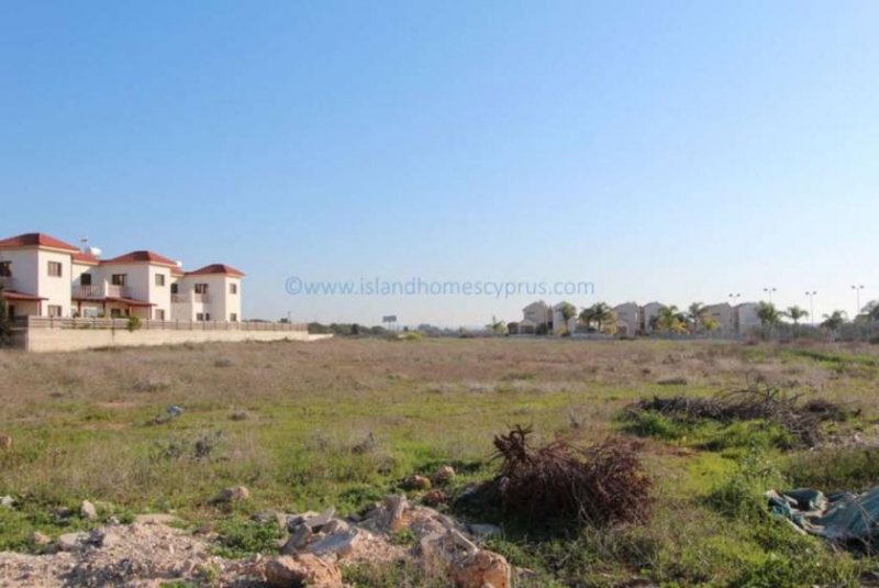 Ayia Thekla Residential plot in Ayia Thekla with planning permission in place for 26 detached properties - LTHK126.This 16,288m2 plot has a