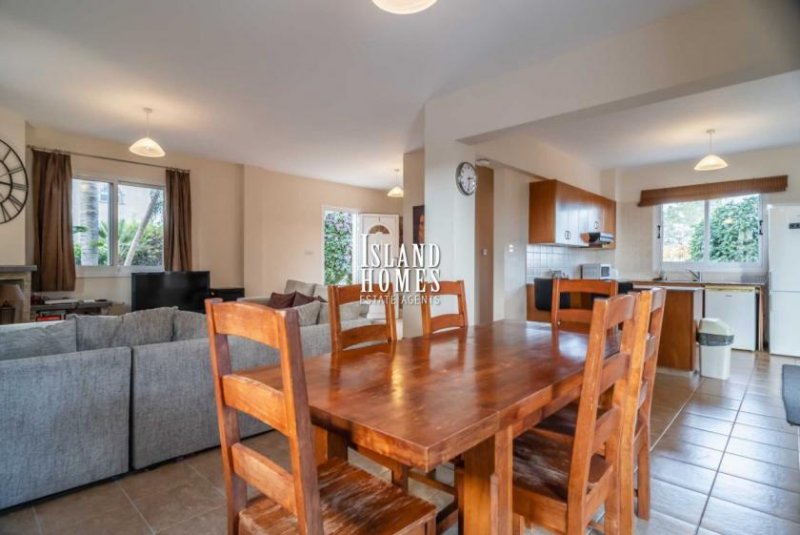 Ayia Triada 4 bedroom, detached villa with private swimming pool on a 450m2 plot with TITLE DEEDS ready to transfer and SEA VIEWS in Ayia -