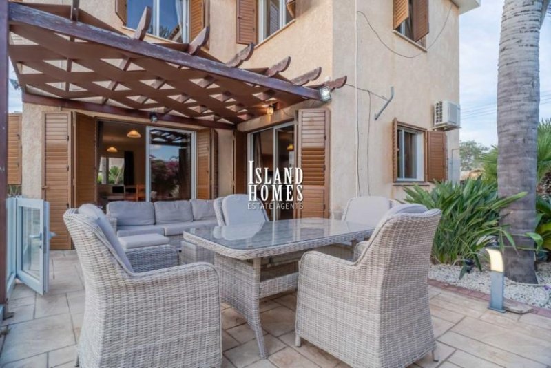 Ayia Triada 4 bedroom, detached villa with private swimming pool on a 450m2 plot with TITLE DEEDS ready to transfer and SEA VIEWS in Ayia -