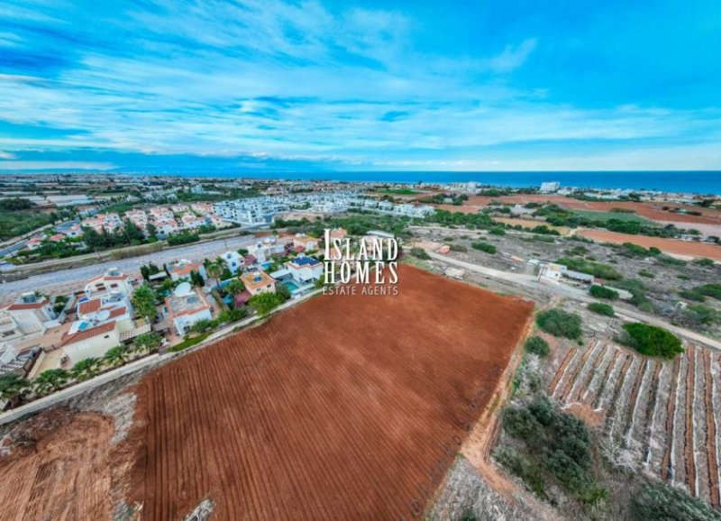 Ayia Triada 4 bedroom, detached villa with private swimming pool on a 450m2 plot with TITLE DEEDS ready to transfer and SEA VIEWS in Ayia -