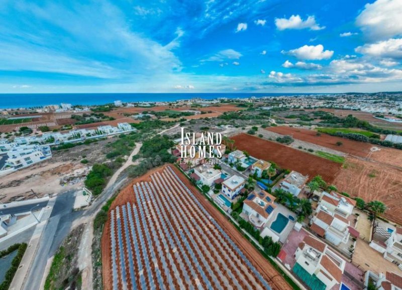 Ayia Triada 4 bedroom, detached villa with private swimming pool on a 450m2 plot with TITLE DEEDS ready to transfer and SEA VIEWS in Ayia -