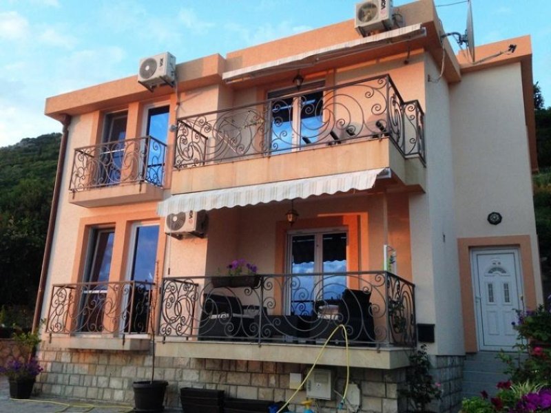 Barßel House in Bar with sea viewHouse for sale in Dobra Voda, near the town of Bar. The house is located in a quiet area and
 
 
 is