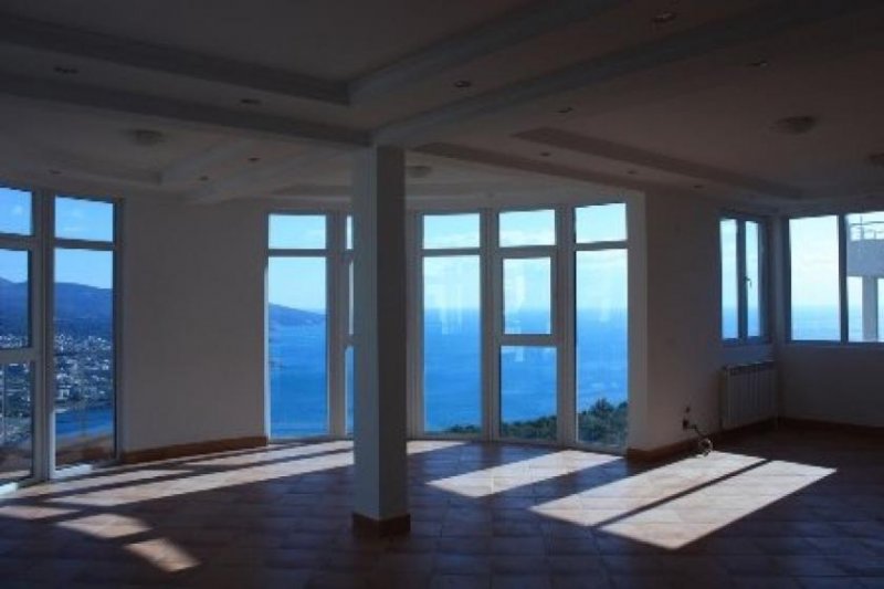Barßel Two villas with panoramic sea view in BarPrivate elite settlement unique in Montenegro is located in Bar, the place Dobra Voda. 