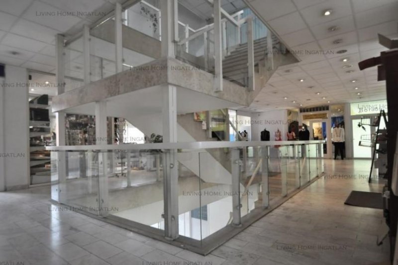 Budapest III. kerület Óbuda Újlak legforgalmasabb részén, üzletház emeletén, 18 m² üzlet/irodahelyiség hosszú távra kiadó.
Gewerbe