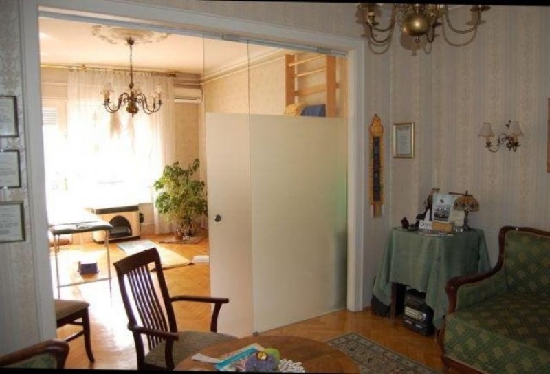 Budapest XI. kerület Budapest XI. kerületben kiadó iroda.
Újbuda központjánál csendes tevékenységre kiadó lakás egy része.

Kiadó a az