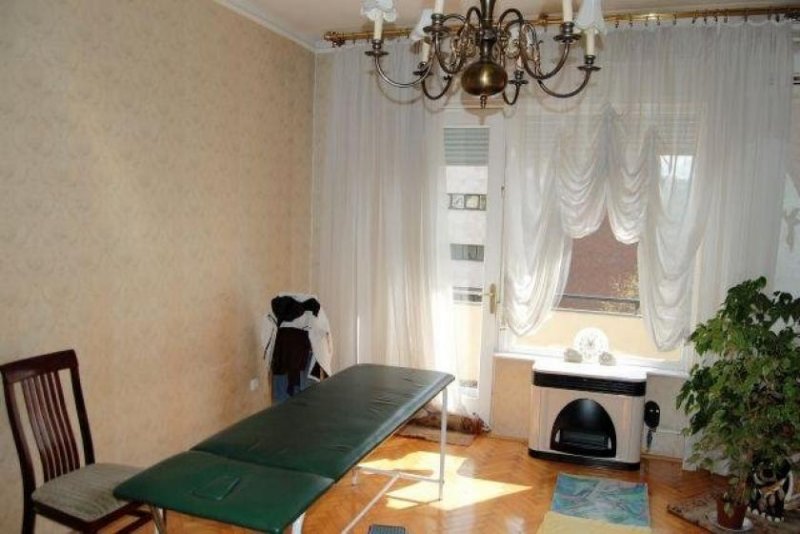 Budapest XI. kerület Budapest XI. kerületben kiadó iroda.
Újbuda központjánál csendes tevékenységre kiadó lakás egy része.

Kiadó a az