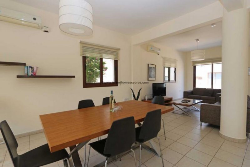 Cape Greko High quality 3 bedroom, 2 bathroom detached luxury villa in sought after location with Title Deeds available - GRV103.Set on a