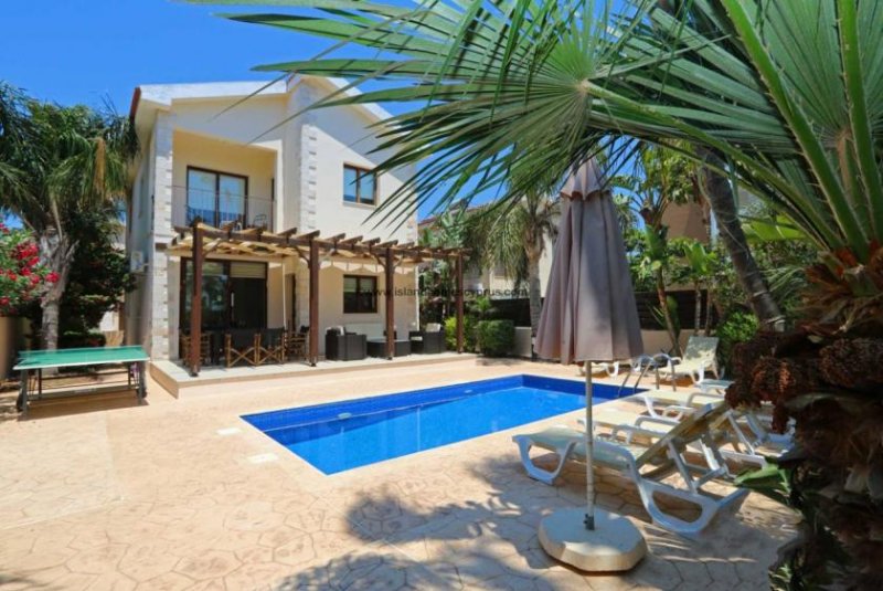 Cape Greko High quality 3 bedroom, 2 bathroom detached luxury villa in sought after location with Title Deeds available - GRV103.Set on a