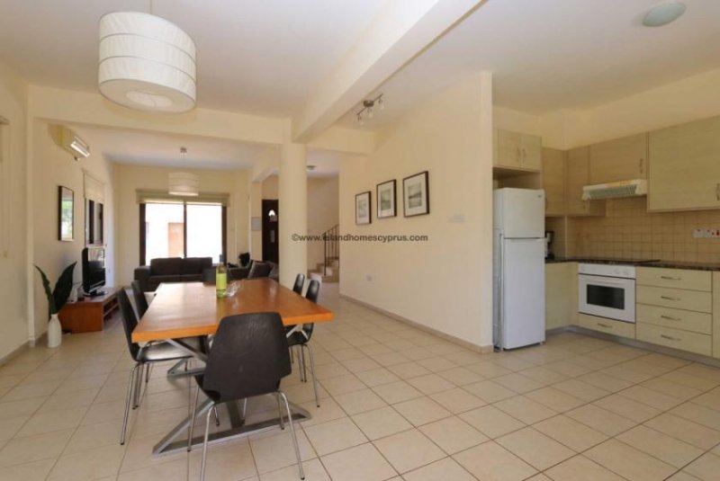 Cape Greko High quality 3 bedroom, 2 bathroom detached luxury villa in sought after location with Title Deeds available - GRV103.Set on a