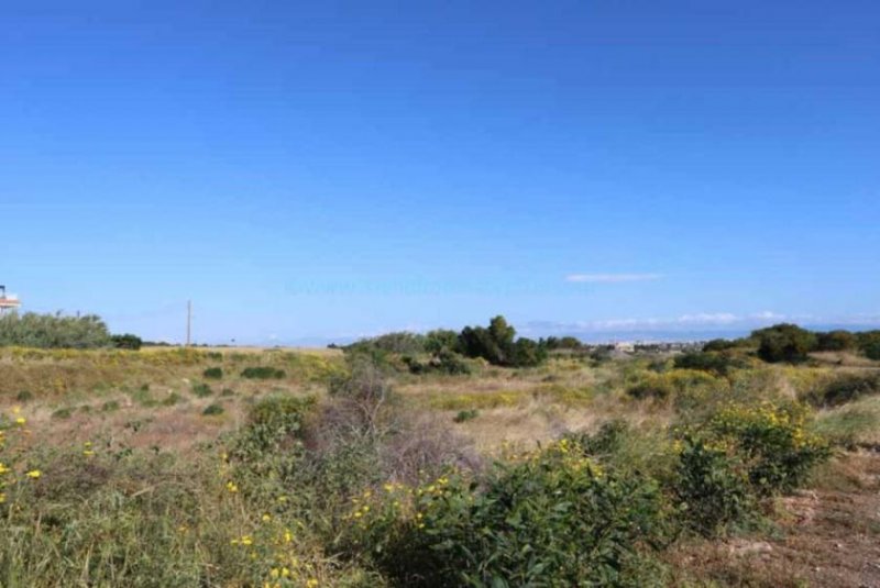 Deryneia 4 adjacent plots of land close to the new border crossing in Deryneia - LDER154Measuring a total of 2144m2 these 4 plots have
