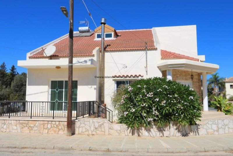 Deryneia Unique 4 bedroom, 1 bathroom, detached villa on corner plot with Title Deed for the land in residential area of Deryneia - spa