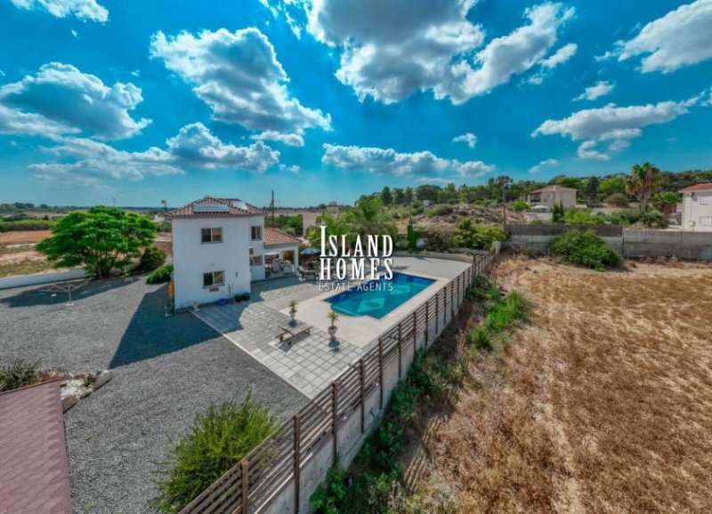 Frenaros 2 bedroom, 2 bathroom detached villa with permission for extension on 1521m2 plot with huge swimming pool and TITLE DEEDS ready